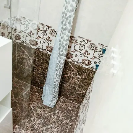 Ionut Apartament Zona Alezzi *