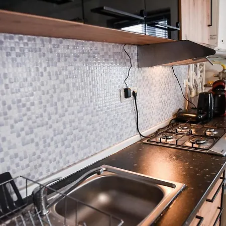 Ionut Apartament Zona Alezzi דירה *