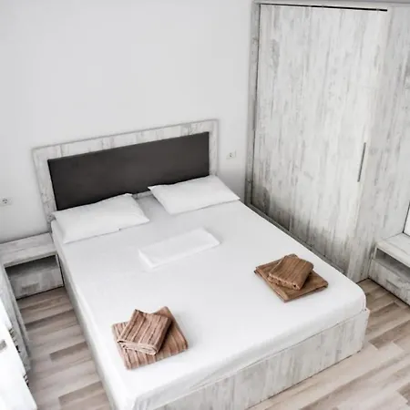 Ionut Apartament Zona Alezzi